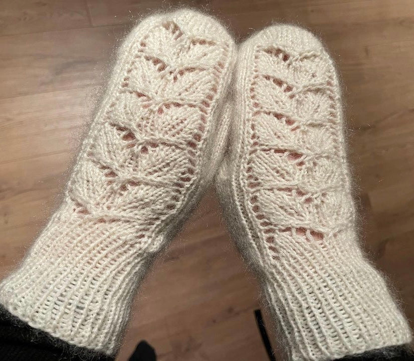 Pretty leaf mittens