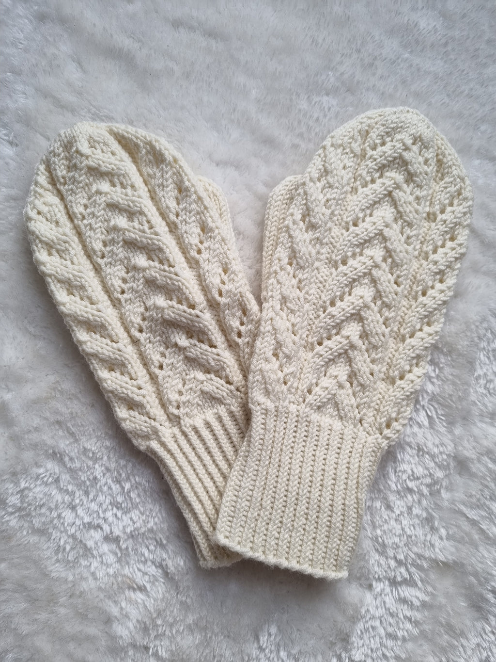Arrowina mittens