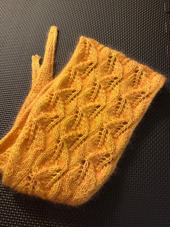 Crossing leaves scarf