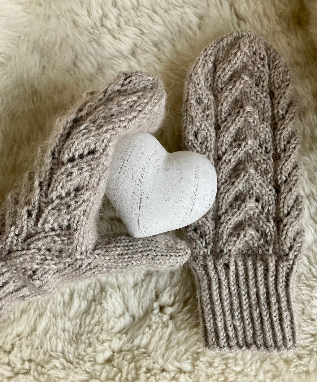 Arrowina mittens