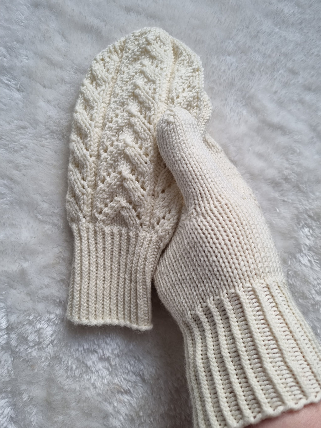 Arrowina mittens