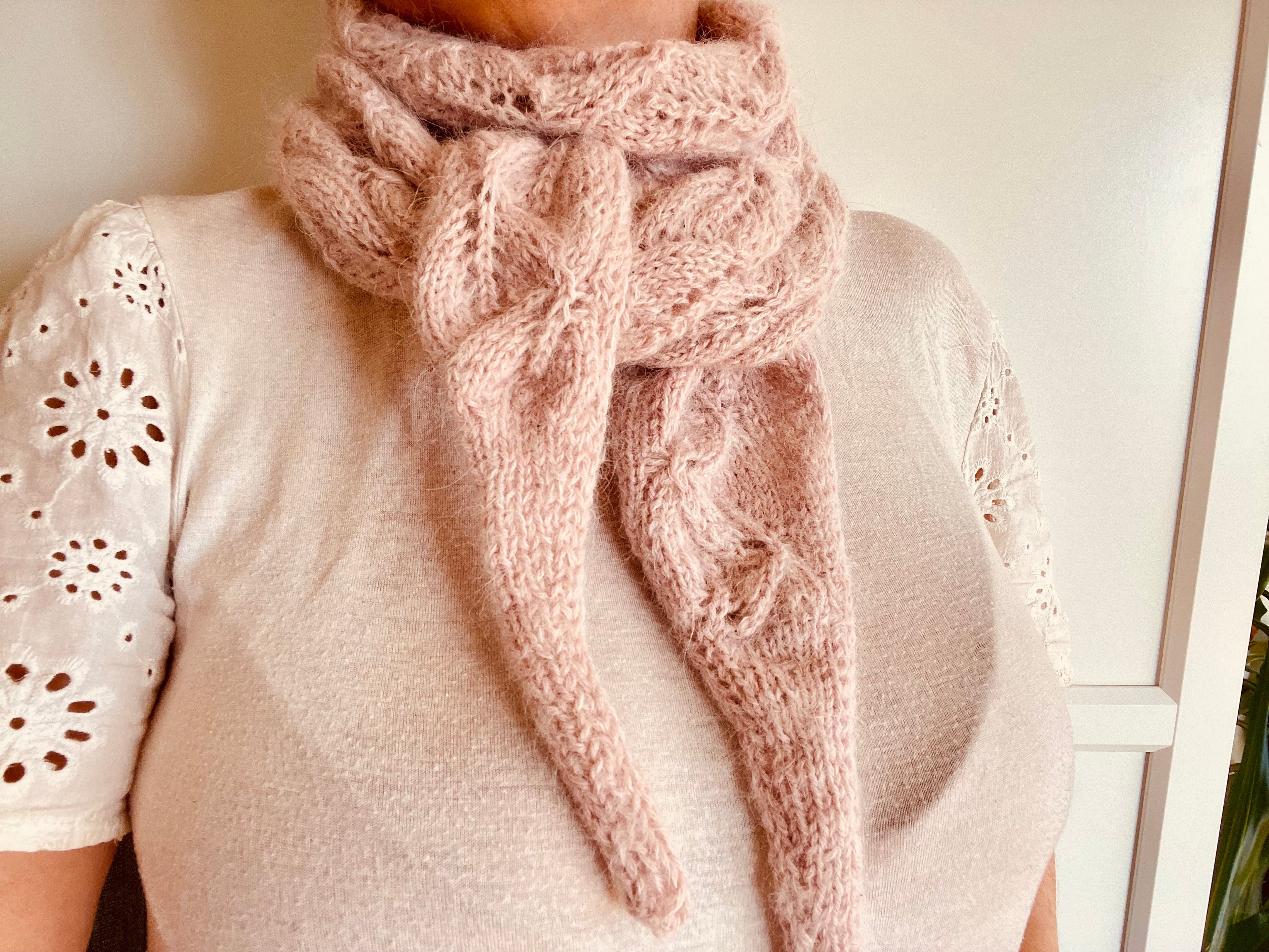 Crossing leaves scarf