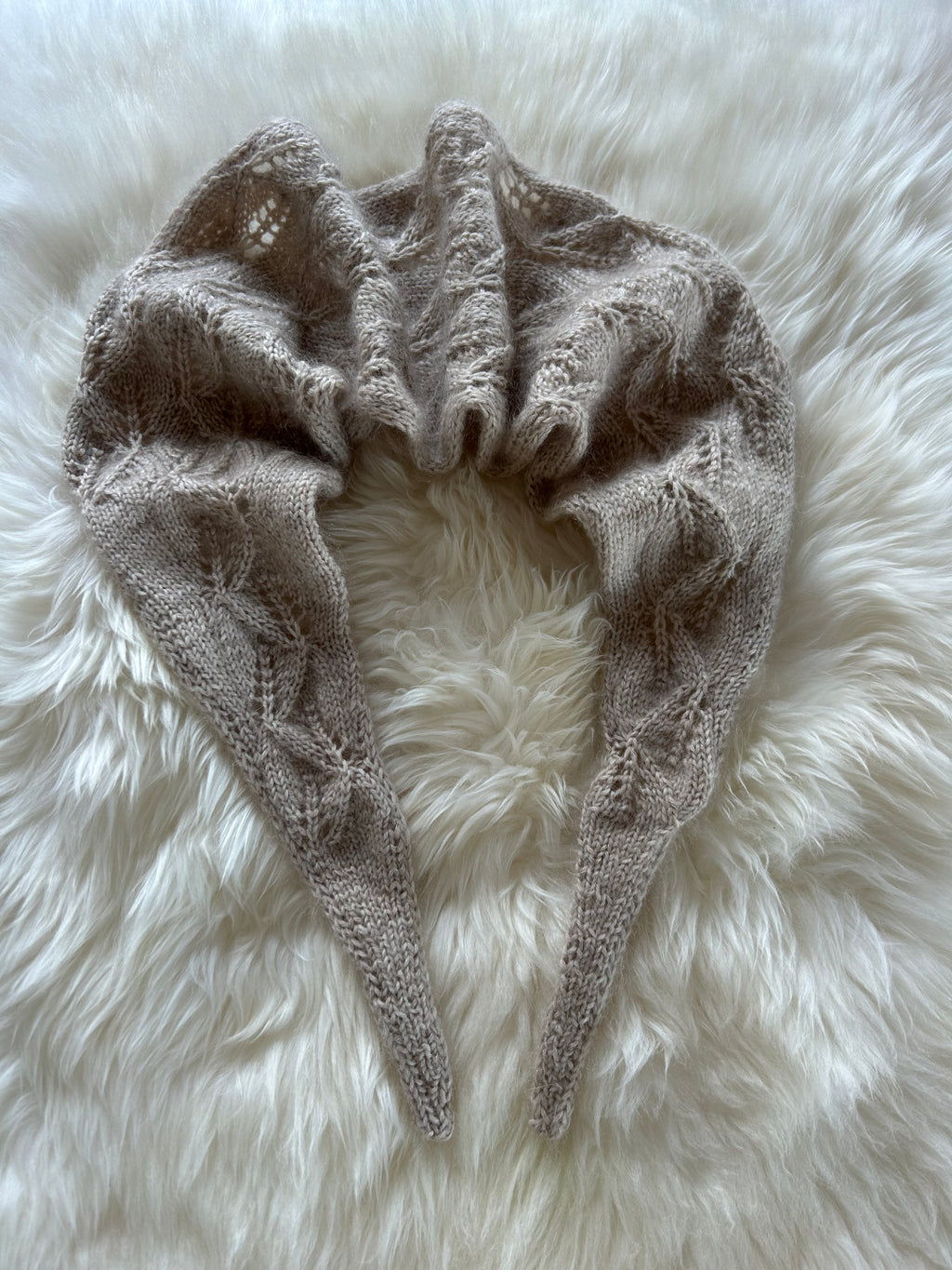 Crossing leaves scarf