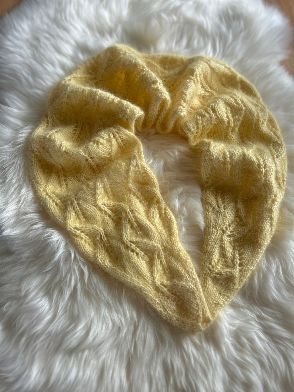 Crossing leaves scarf