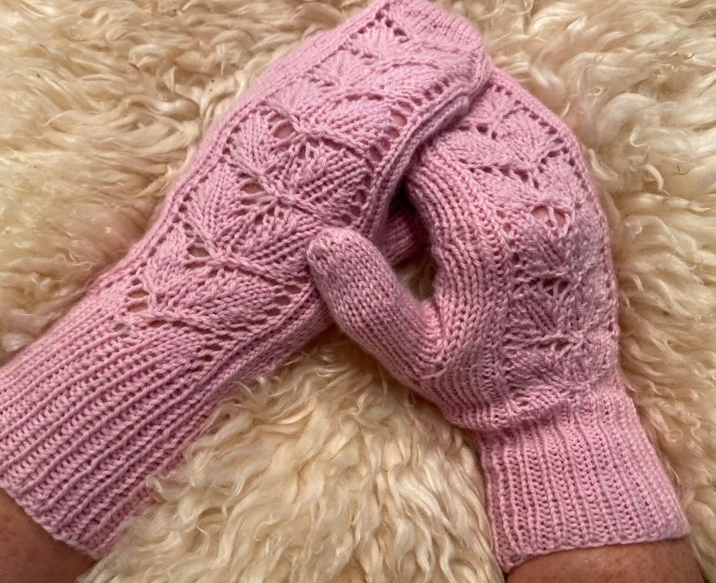Pretty leaf mittens