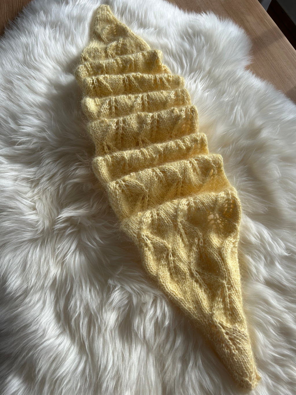 Crossing leaves scarf