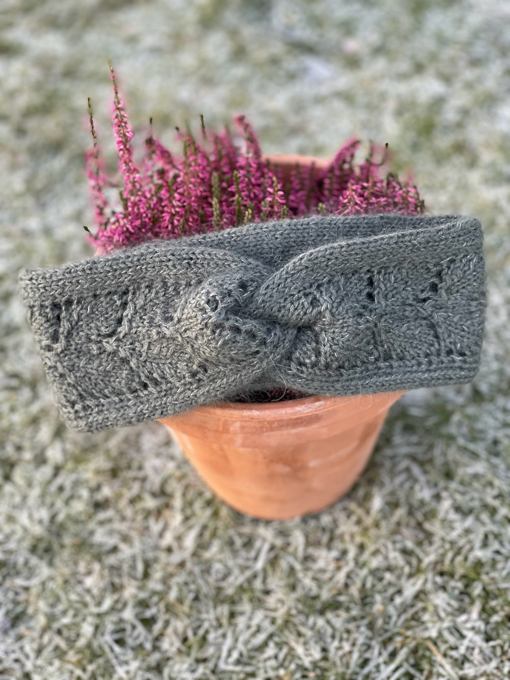Pretty leaf twist headband