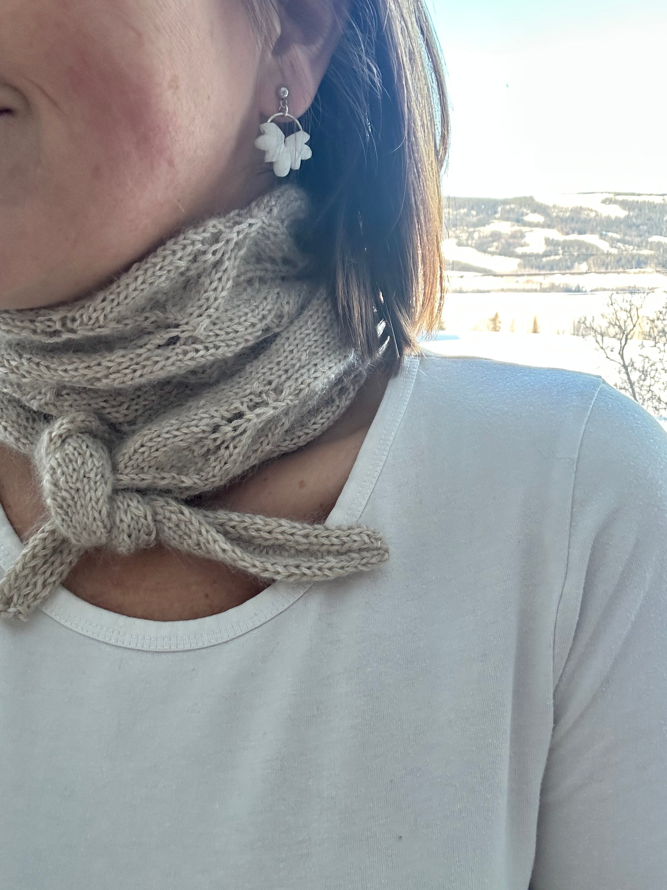 Crossing leaves scarf