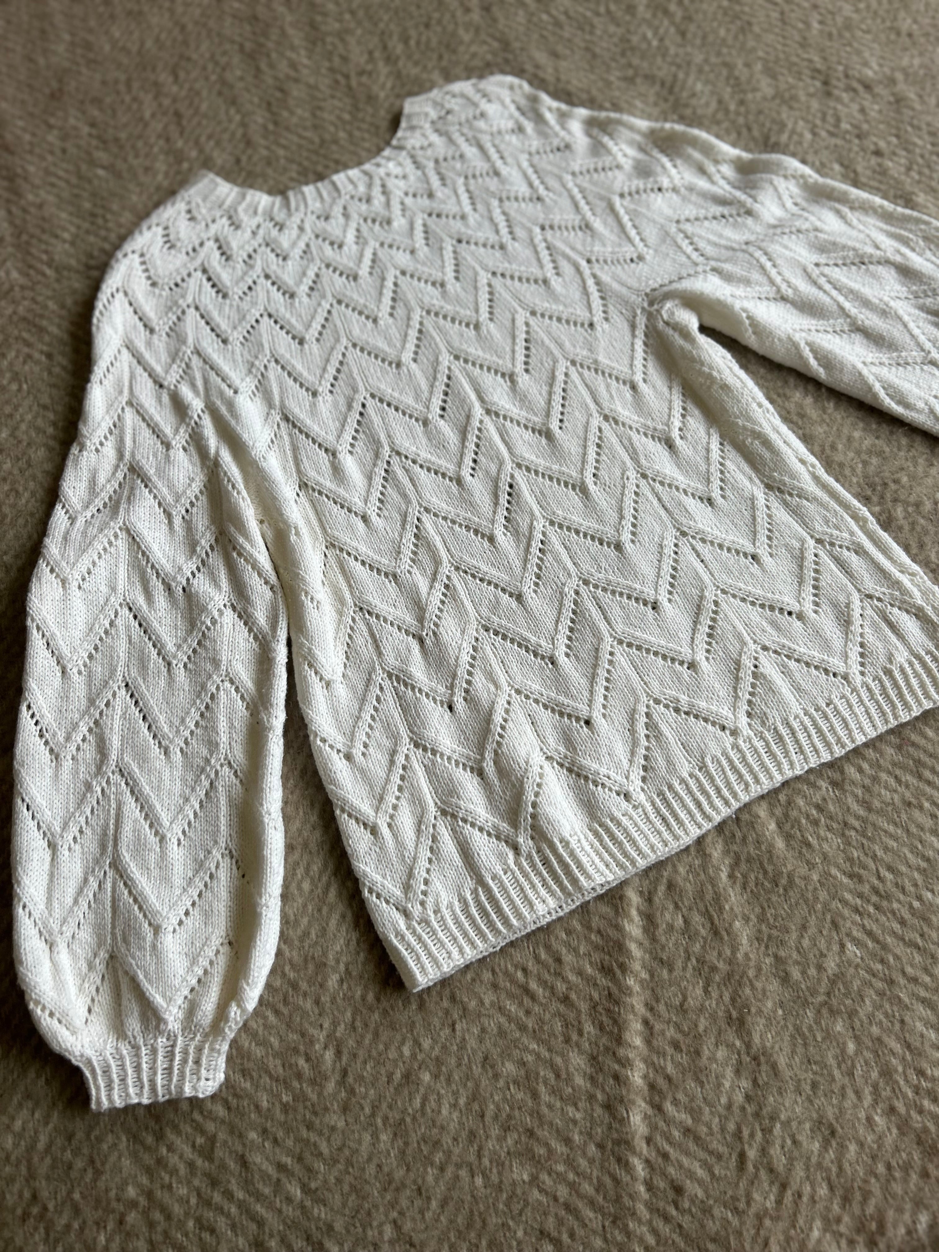 Arrowina sweater